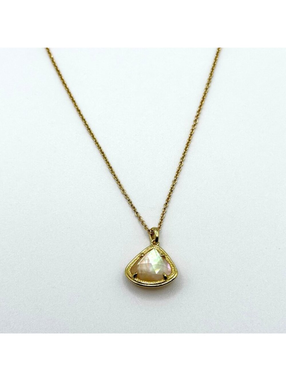 Kendra Scott Elisa Gold Necklace With Iridescent Mother-Of-Pearl Pendant - Picture 4 of 6